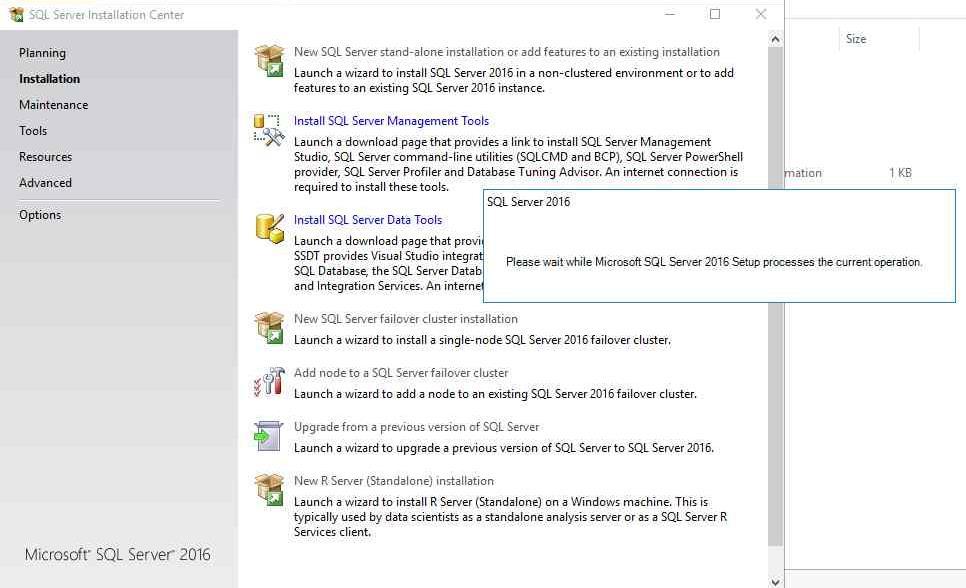 12 Kuvio 2 SQL-asennuksen aloitus Lisenssiavaimen syötön jälkeen hyväksytään lisenssiehdot, jotka ovat perinteiset Microsoftin ehdot, koskien Microsoftin tuotteiden- ja SQL Serverin käyttöä.