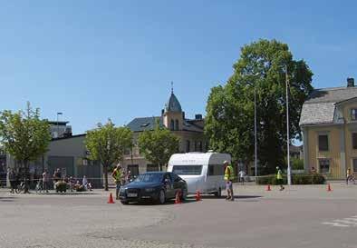 Caramban Pohjoismaiset mestaruuskilpailut ajettiin Kristinehamnin keskustassa Carambistit yhteiskuvassa Juhani Peteri otti matkailuautopuolen