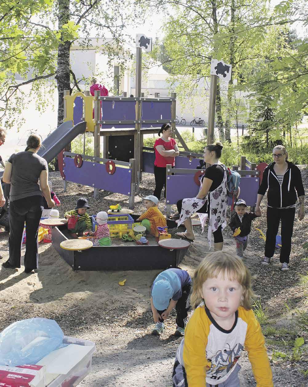 Pirkkalan Vähäjärven tilaa on pyritty parantamaan alumiinikloridikäsittelyillä vuosina 2016 ja 2017. Pirkkalan seurakunnan tiedotuslehti n pirkkalanseurakunta.