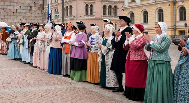 Henkilöstö Vakinaisen henkilöstön määrä yksiköittäin ja nimikkeittäin Hallinto 11 henkilöä museonjohtaja hallintopäällikkö taloussuunnittelija taloussihteeri 2 henkilöstösihteeriä johdon assistentti