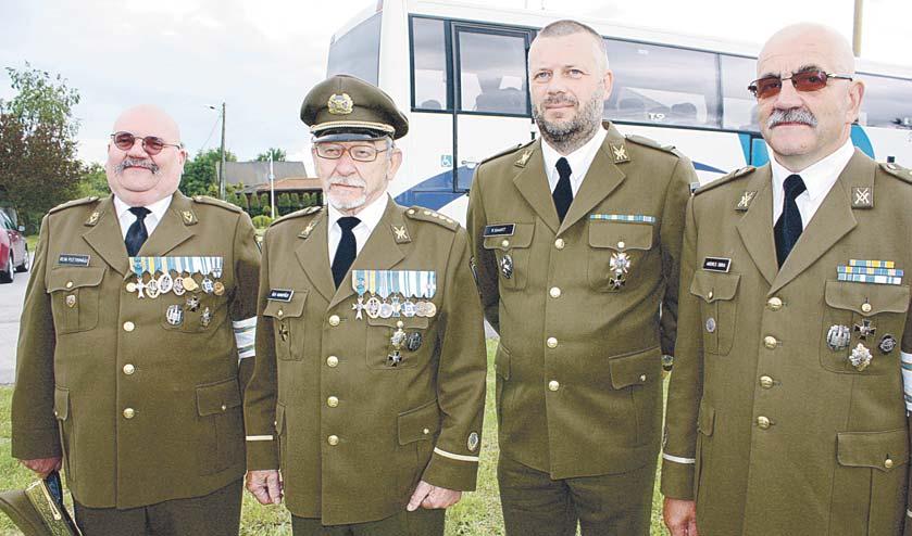 NR. 216 Loo aleviku Vabaduse hiide istutati võidutamm Valla koolides peeti lõpuaktuseid Loo alevikus küttekulud vähenevad Kaitseliitlased Rein Peetrimägi, Ülo Kurgpõld, Rene Saart ja Andres Sikka