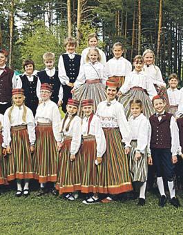 Fotod Merike Metstak Loo aleviku Proosa kivikalme juurde rajatud Vabaduse hiide istutavad võidupüha eel Harju maavalitsuse ja omavalitsuste esindajad ning Soome Vabariigi Uusimaa Reservistide Liit