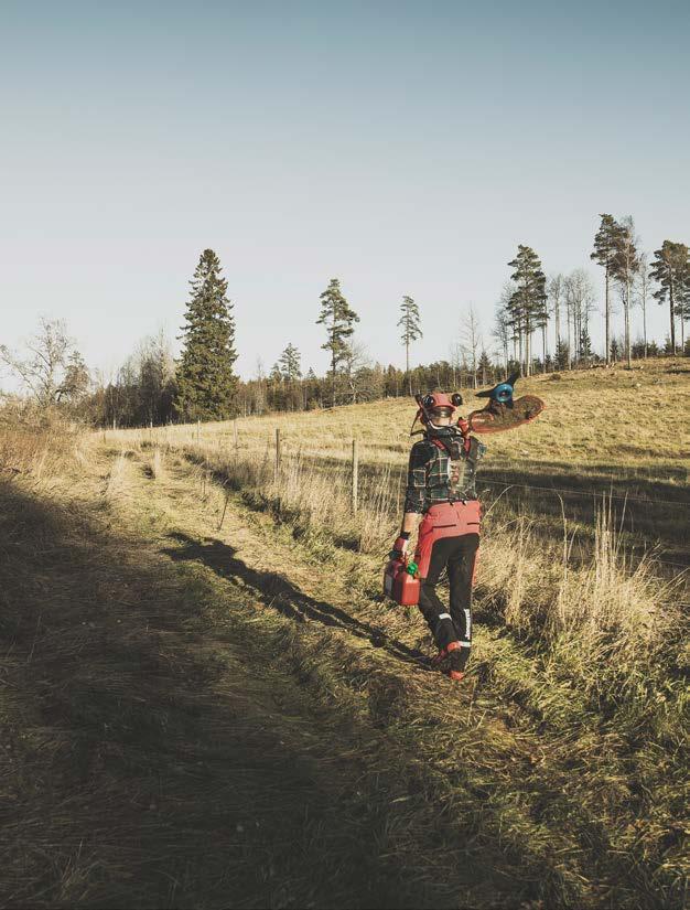 TRIMMERIT & RAIVAUSSAHAT Maailmankuulut Jonsered-metsänraivaussahat ovat esikuvia trimmereillemme ja ruohoraivureillemme.