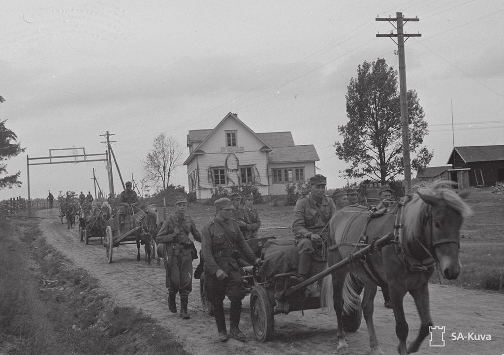 ELOKUU 1941 Elokuussa Suomen hyökkäykset syvälle Karjalaan jatkuivat laajalla rintamalla. Myös saksalaisten hyökkäys eteni.