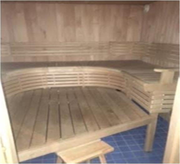 seinistä b) Sauna Puretaan lasitiilirivistö sekä puolet väliseinästä saunan ja KPH:n välistä. Väliseinä puretaan n.