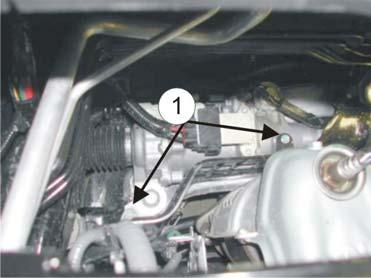 HONDA ACCORD 2.4 i-vtec 11 7/9 N Demonter de to boltene (1) og ta bort dekselet bak katalysatoren. Demonter den originale gjengepluggen (2) og monter varmeren med kontakten oppover. Benytt evt.