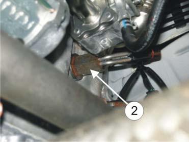 8/9 HONDA ACCORD 2.2 idtec 13 HONDA CR-V 2.2 i-dtec 14 N Demonter plastplaten under motor. Demonter den originale gjengepluggen (1) og monter varmeren (2). NB!
