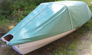 KUVASSA SUVI 4550 SR kelluu vedessä