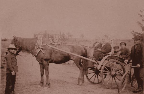 Taneli Hiltunen Erään työväentalon matka sodasta rauhaan Suomessa oli 1900-luvun alussa tuskin montaakaan kylää ja pitäjää, josta ei olisi löytynyt työväentaloa järjestö-, kulttuuri- ja