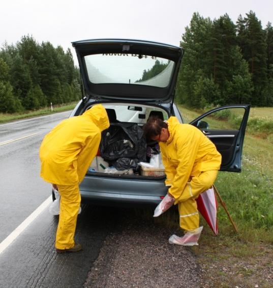 12; Asko Hannukkala MTT 15 Peltohavaintoja tekemässä