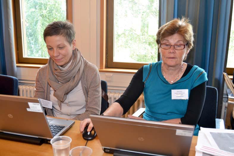 Siirtymisvaiheessa olevien asiakkaiden kokemuksia Kuopion hiippakunnan tuomiokapitulin toimistosihteeri Marjaana Hartikainen ja lakimiesasessori Tuija Alatalo opettelivat Kipassa elokuun