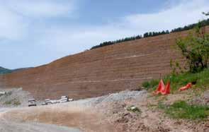 GABION BLANKET OMINAISUUDET GREENFIX Gabion Blankets on saatavilla joko rullissa tai valmiiksi leikatuissa neliöissä. Peitteen mitoissa on otettu huomioon verkkokorien mahdolliset eri koot.