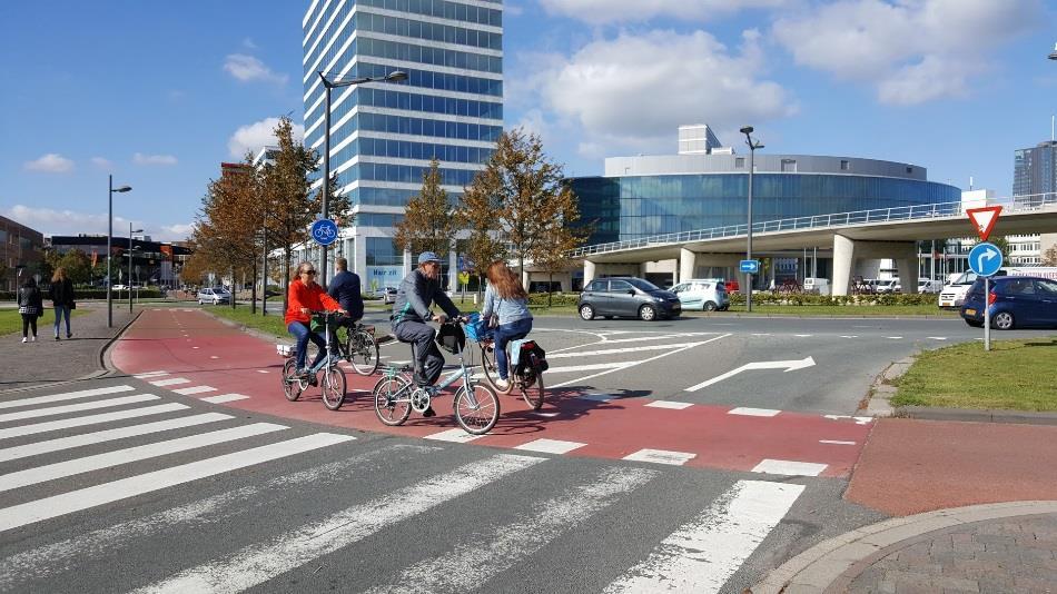 Pyöräliikenteen asemaan on kiinnitettävä erityistä huomiota liittymäjärjestelyissä.