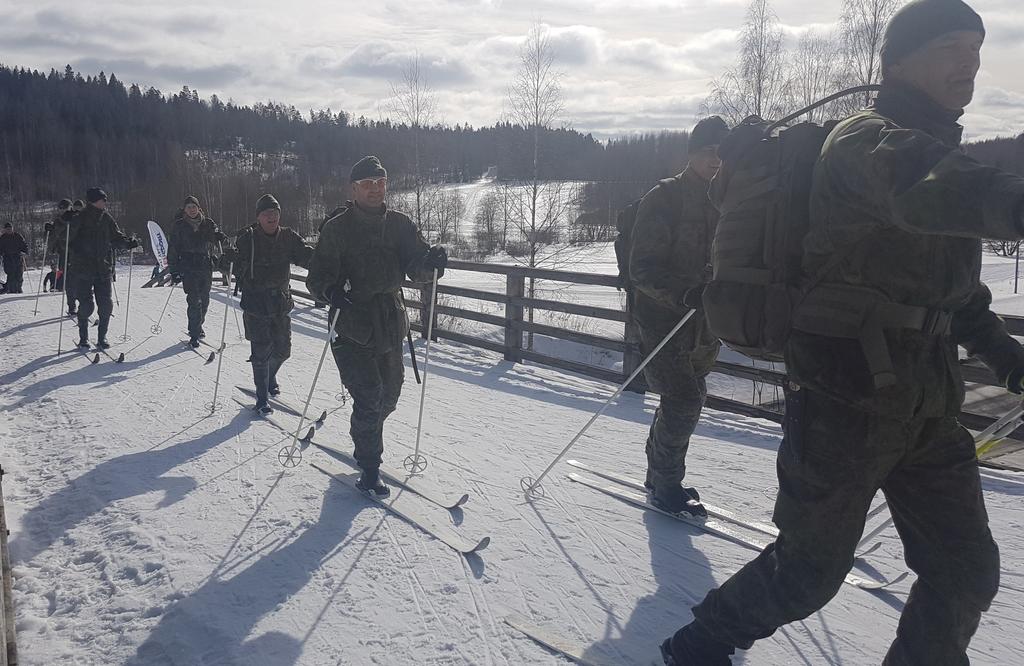 PÄIJÄT-HÄMEEN MAAKUNTAKOMPPANIA ja VARMISTIN RY FACEBOOKISSA https://www.facebook.com/phmaakk https://www.facebook.com/varmistin SEKÄ TWITTERISSÄ twitter.