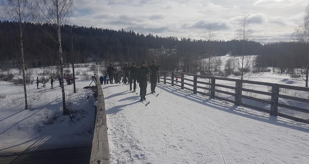 Ei sitä tuon kummempia tekosyitä tarvitse lähteäkseen hyvällä porukalla hiihtämään kuuluisaa Finlandia-hiihdon reittiä.