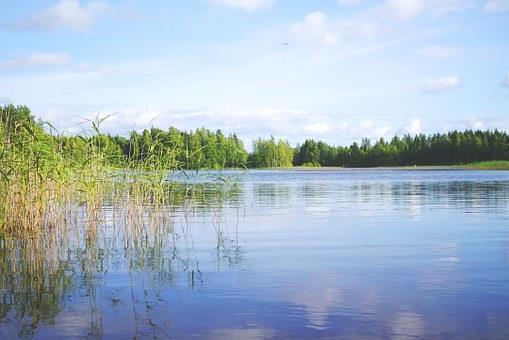 Kuna mzingira mazuri karibuni na kila mji ambap ni mahali pazuli pakujitembezea. Finlande kuna majira 4 tfauti katika mwaka nay ni: Spring, kiangazi, vuli na majira ya baridi.