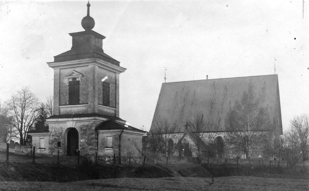 1351 Turun ja Växjön piispat vihkivät puisen Kaarinan kirkon.
