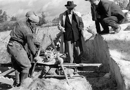 Kuva: Herman Stigzelius, Geologian tutkimuskeskus. Suomen Vuolukivi Oy s soapstone quarry in Kärenvaara. Nunnanlahti, Juuka,. 15.9.1951.