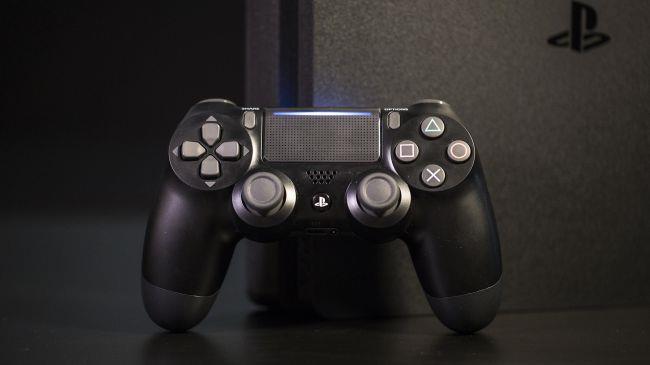 Ohjaimessa on pidetty edelleen sama värinäominaisuus ja se toimii samalla periaatteella kuin aikaisemmat PlayStation DualShock -ohjaimet.