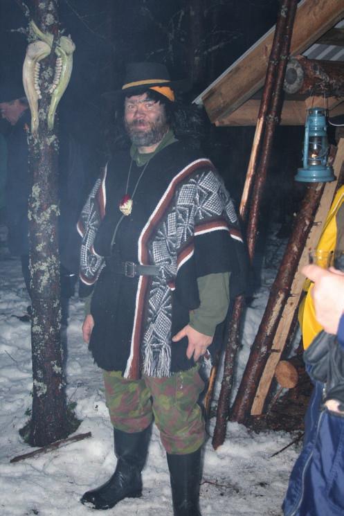 ) kävimme katsomassa nykyaikaista konehakkuuta vartekokoelman hakkuutyömaalla. Samassa yhteydessä joimme savottakahvit metsänlaidassa. Perinteisen syysretken teimme 23.