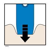 Tärkeää: Älä koske siniseen pistospainikkeeseen vielä. H. Paina esitäytetty kynä tiukasti ihoa vasten, kunnes se ei enää liiku.