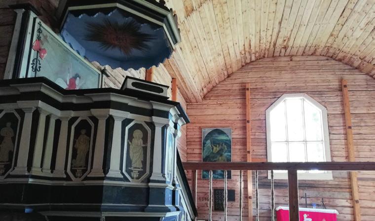 Näemme kasarmirakennuksia 1800-luvulta, ainutlaatuiset hiiliuunit, vanhan masuunin rauniot ja kuulemme tarinoita näiden takaa. Nautimme täällä myös aamukahvit.