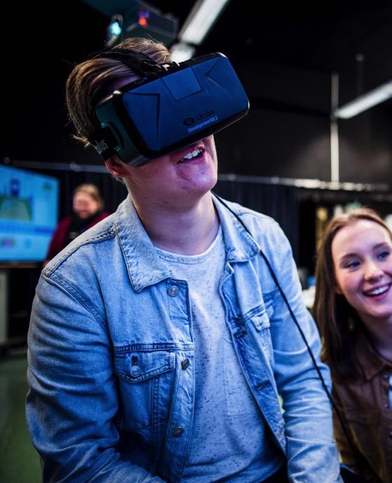 ETÄTEKNOLOGIA JA ETÄKUNTOUTUS KUNTOUTUKSEN MAHDOLLISUUTENA Sjögren Tuulikki (1), Anttila Marjo-Riitta (3,1), Laine Mari (1), Karhunen Ville (1), Teräslahti Tuija (1), Kivistö Heikki (1), Paajanen