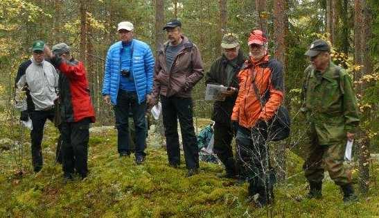 Edustus Kymenlaakson Reserviupseeripiirissä. Pekka Mertakorpi oli piirihallituksen jäsen henkilökohtaisena varajäsenenään Tapani Peltola.