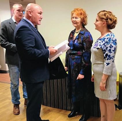 Oulun seudun omaishoitajat 20 vuotta Oulun seudun omaishoitajat ry täytti 20 vuotta 20.3.2018. Yhdistyksemme juhlisti syntymäpäiväänsä juhlaseminaarilla yhteistyökumppaneidemme kanssa 23.3.2018 ODL:n Wegelius-salissa.