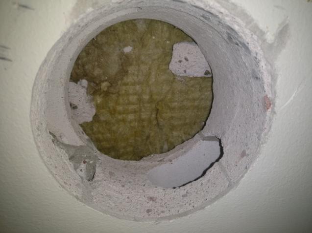 US2: (sisäpihan seinät) - maali+ tasoite - muurattu kalkkihiekkakivi 85 mm - mineraalivillaeriste 140 mm - kolmikerrosrappaus n.
