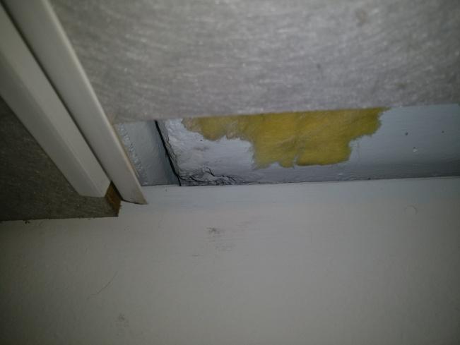 Rakenneavauksesta havaittiin voimakas yläpohjan / bitumikermin haju.