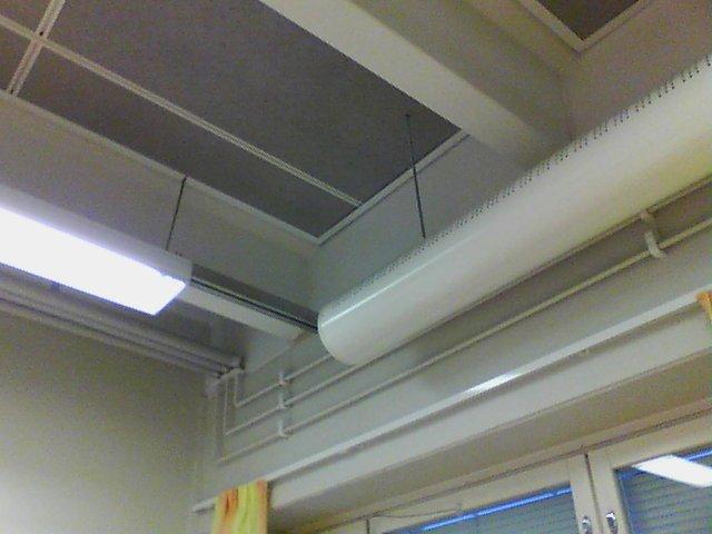 . Luokka 1116, ilmavuotoa alaslasketun katon ja pilarin liittymästä. Kuva 55