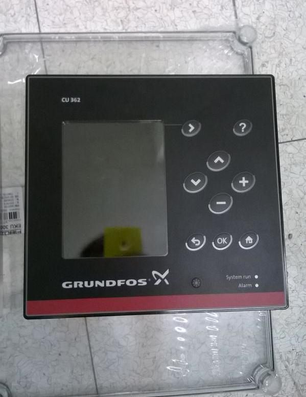 2 Grundfossin Dedicated Controller-ohjausyksikköön. Samalla pumppaamoon vaihdettaisiin uusi paineanturi ja uuden ohjausyksikön vaatimat kahdeksankärkiset nokkakytkimet.