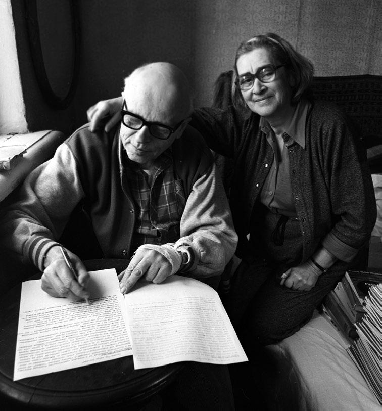 Andrei Saharov ja hänen vaimonsa Jelena Bonner Yury Rost Kansikuva EU 2017 EP/AP Images / Ariana Cubillos Print: ISBN 978-92-846-1893-4 doi:10.