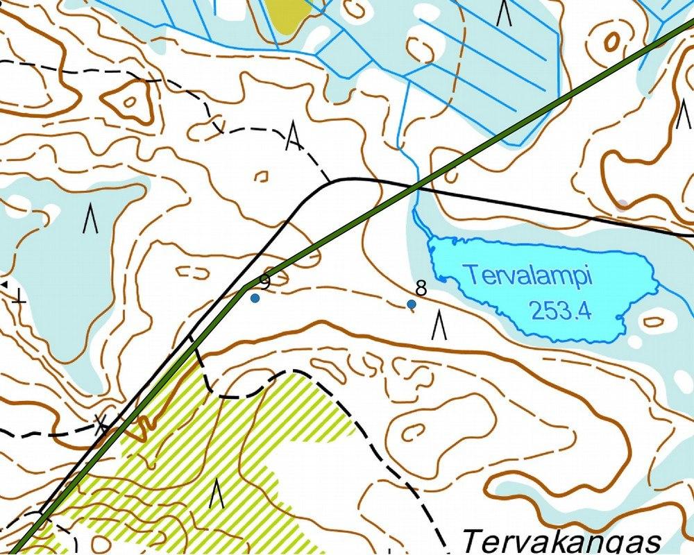 33 Yleiskuva länteen. Kohteet 8 ja 9. Voimajohtolinjaus vihreänä viivana.