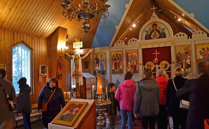 SAIMAA Saimaan seurakunnan perheretkellä tutustuttiin muun muassa Siilinjärven kirkkoon ПОЕЗДКА НА ФОНТАНЕЛЛУ FONTANELLAN PERHERETKI Пасмурным субботним утром 10 ноября, выезжая из Варкауса с отцом