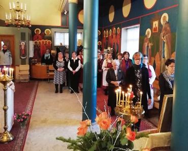 Liturgiassa muisteltiin sekä tiistaiseuran edesmenneitä että nykyisiä jäseniä. Kirkkosali oli täynnä rukoilijoita niin Kiuruvedeltä kuin lähipitäjistä.
