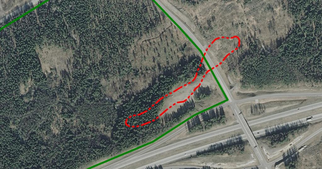 Läget för Besslakärrsbackens randmorän som är en moränformation av riksintresse {röd streckad linje; källa: Miljö- och geodatatjänsten OIVA}.