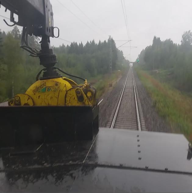 Työkoneesta kuvattu aineisto Kuvattu tuulilasiin imukupilla kiinnitetyllä älypuhelimella kuljettajan