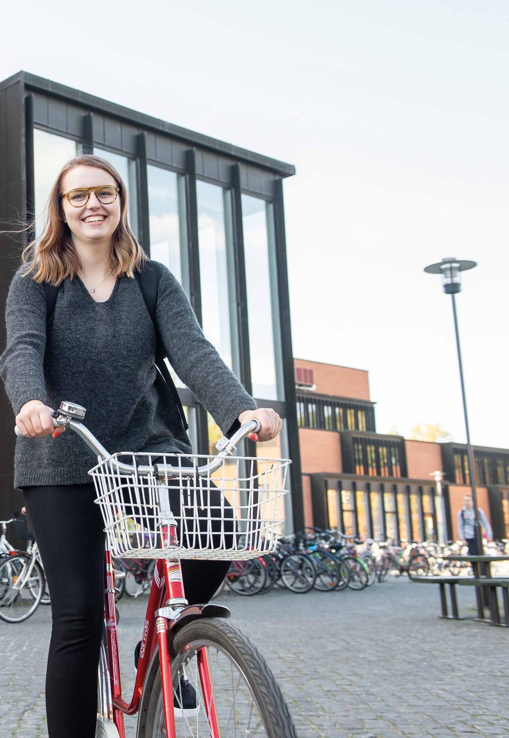 [ 12:25] UEF-LÄHETTILÄS HENNA SILLANPÄÄ LUOKANOPETTAJA UEF// MUUTA MAAILMAA AJATUKSELLA Jokaisella tutkinto-opiskelijallamme on mahdollisuus suorittaa osa opinnoistaan ulkomailla.