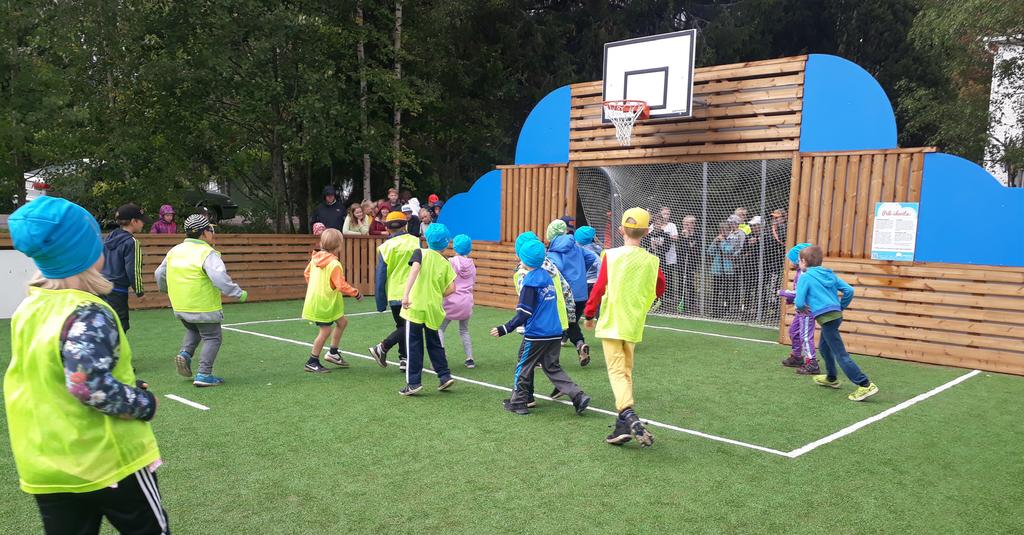 Peliareena osoitus yhdessä tekemisen voimasta Teksti: Päivi Kaijula Kuvat: Suvi Tiainen Yksi idea, ripaus tarmoa, kauhallinen yhteistyötä ja kourallinen kahisevaa.