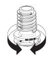 1. Työnnä kuivausrumpu peltikulmien alle. Pidä samalla etureunaa 10 mm - 20 mm koholla. 2. Aseta kuivausrummun etujalat muovikuppeihin ja säädä jalat niin, että kuivausrumpu on vaakasuorassa. 10.2. Jalkojen säätäminen Kierrä jalkoja sisään tai ulos, kunnes rumpu seisoo tukevasti ja vaakasuorassa.