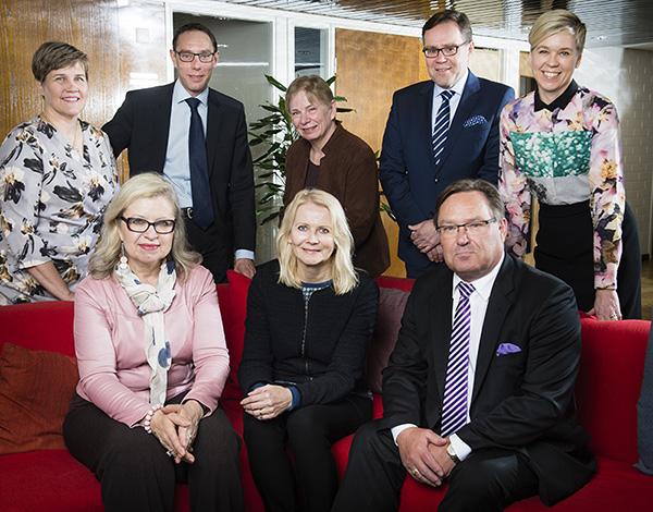 Tuula Ylhäinen CFO Oras Invest Ltd Ylärivi vasemmalta Pirita Mikkanen, Tuukka Andersén, Tuula Ylhäinen, Lars-Erik Schöring, Kristiina Kuvaja- Xanthopoulos.