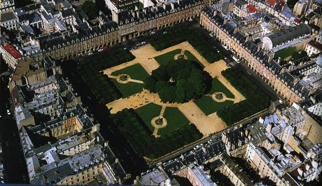eurooppalaisten kaupunkien asuinaukioiden prototyyppi Uusi tilatyyppi: geometrinen aukio tai puistikko, jonka