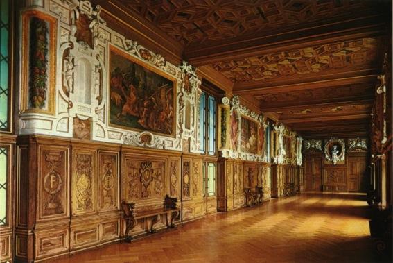 Frans I:n sali, Fontainebleau UUSI ELEMENTTI LINNOISSA: