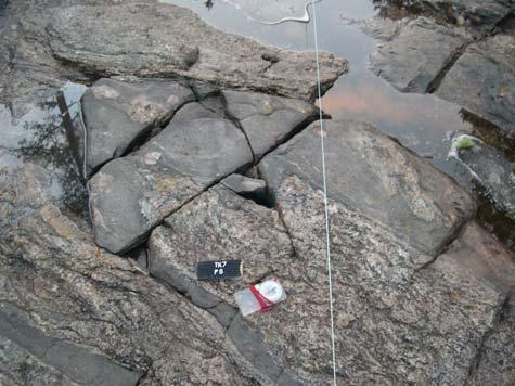The aperture of the open fractures is usually some millimetres, and only few exceed 1 cm (Fig. 2.3-8). The fractures with widest aperture are most likely to have been opened by frost.