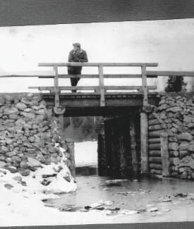 Uusi silta valmistui Juvolan Pentinsalmeen 1935 Ahon talon isännät Eemil Vikla ja Artturi Ojasalo tekivät ensimmäisen sillan Pentinsalmeen. Juvolan kylän pohjoiosassa on Sorsasalon saari, kooltaan n.