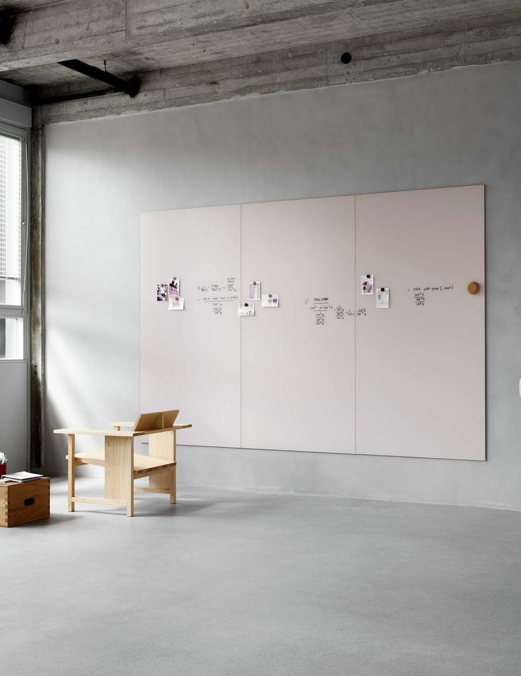 Kirjoitustaulut lasipinta Kirjoitustaulut lasipinta Silk Spaces Liittämällä useita Silk-glass lasitauluja vierekkäin saadaan tilaan suuria kirjoitus- ja magneettipintoja ilman heijastuksia.