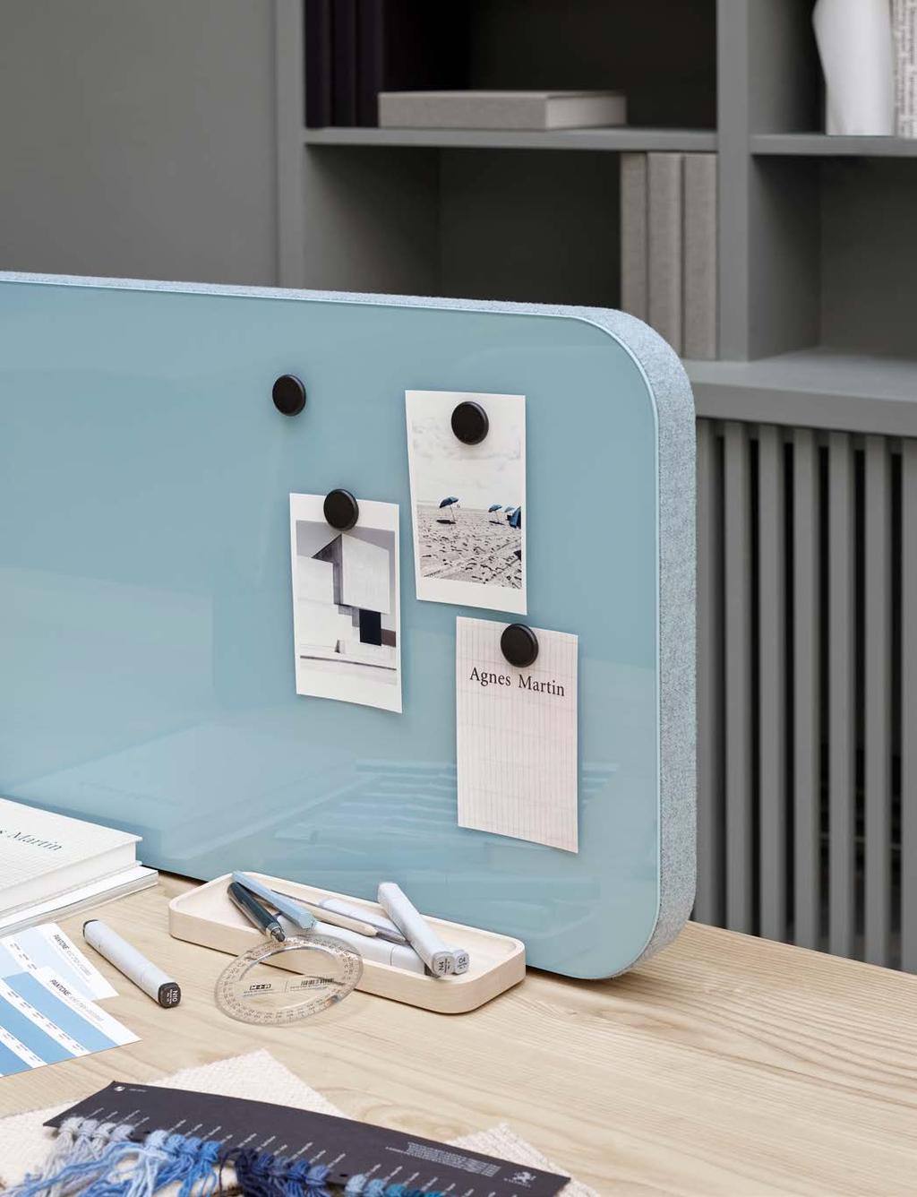 Lattia- ja pöytäseinäkkeet Lattia- ja pöytäseinäkkeet Mood Fabric Table Pöytäseinäke, jonka toisella puolella on magneettinen lasikirjoituspinta ja toisella puolella kangasverhoilu.