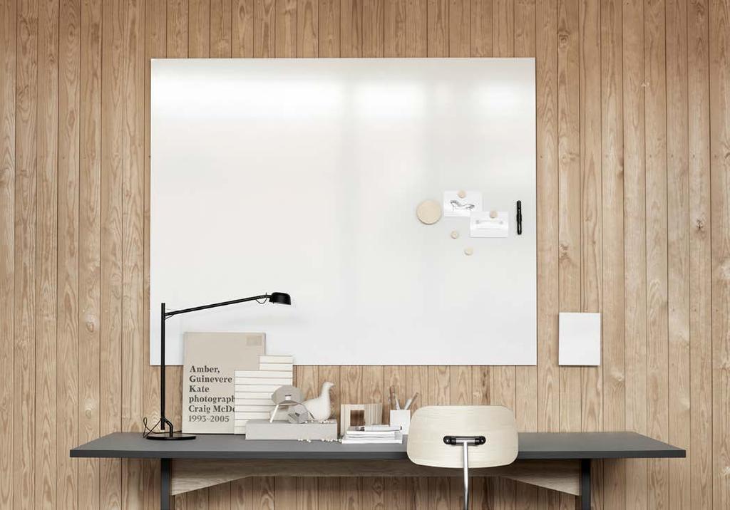 Kirjoitustaulut - teräsemalipinta Air whiteboard Teräsemalipintaisen Air kirjoitustaulun muoto on tyylipuhdas ja pelkistetty. Valkoinen viisto reuna luo taululle leijuvan vaikutelman seinällä.